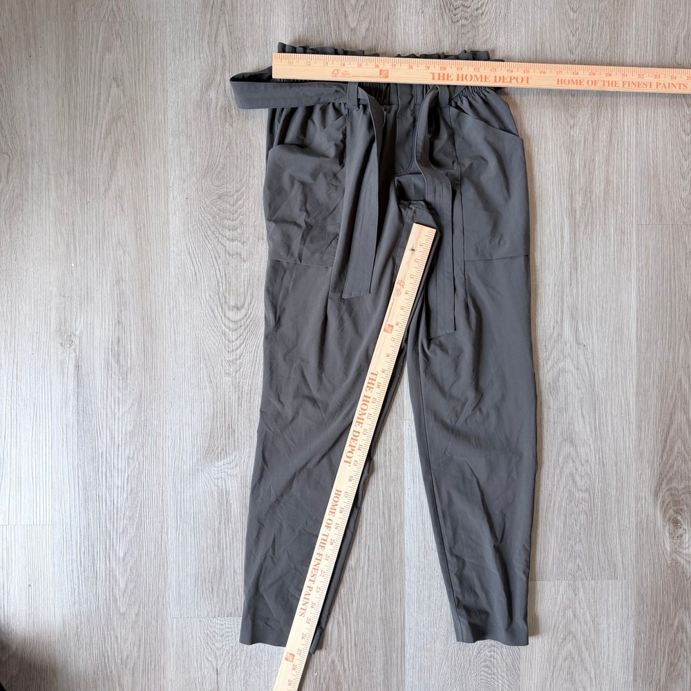Athleta Gray Athleisure Waist Tapered Cargo Pants Minimalist Travel Outdoor Sz 0 - Picture 9 of 9